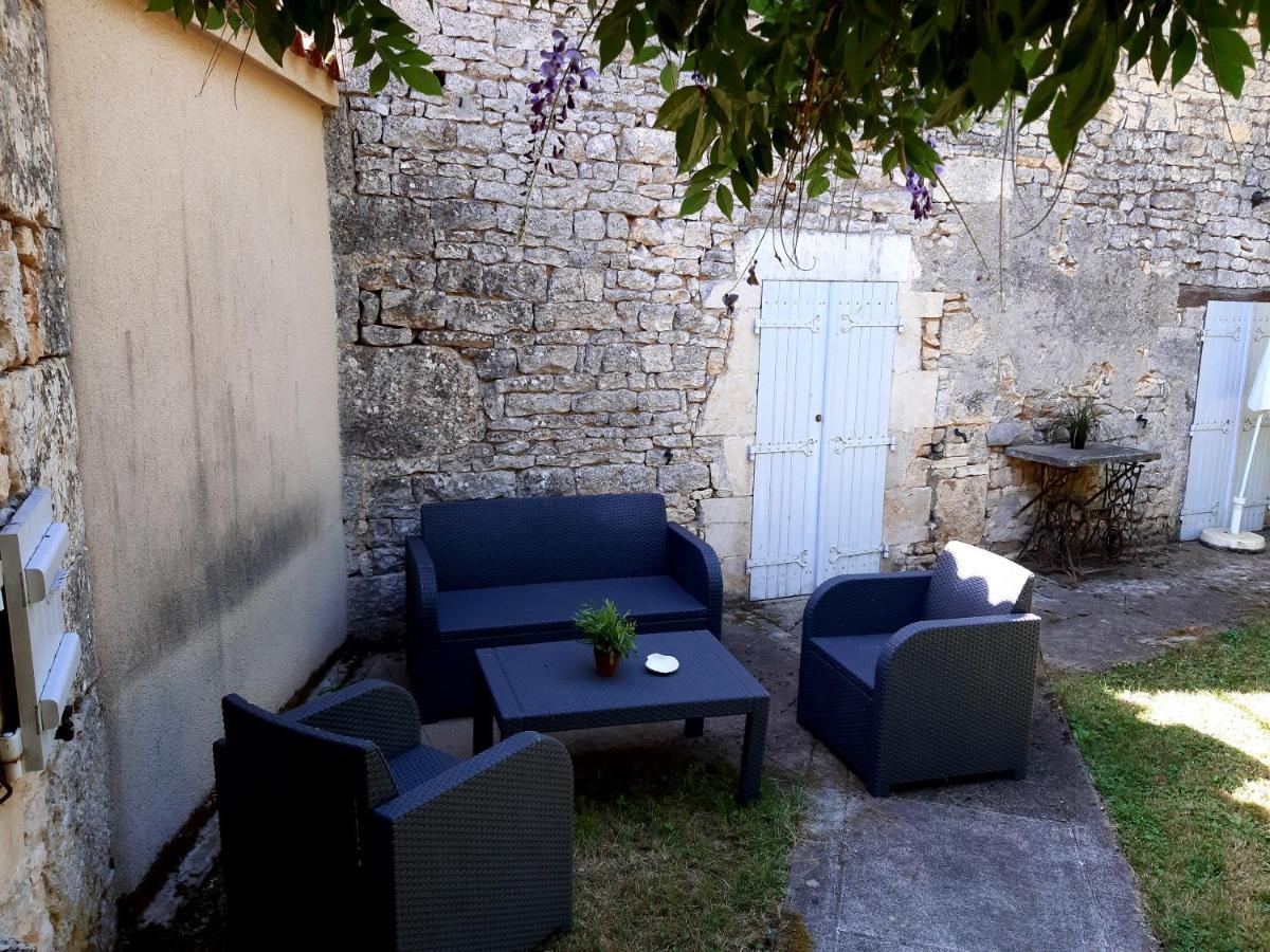 Wisteria Cottage Les Adjots Dış mekan fotoğraf